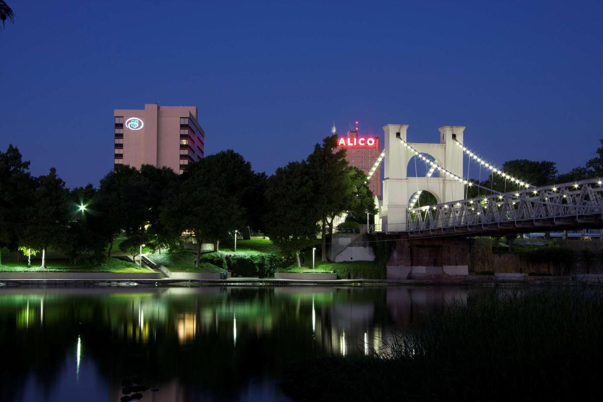 Hilton Waco Hotel Exterior foto